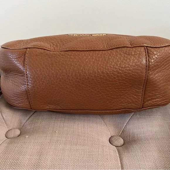 Authentic Michael Kors Leather Crossbody Shoulder Bag - Picture 3 of 10